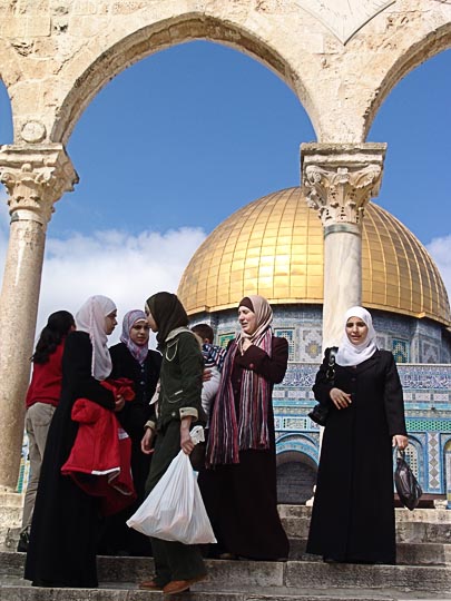 Muslim women by the Dome of the Rock, The Old City 2006