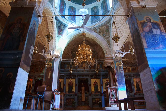 בתוך מנזר גרסימוס היווני-אורתודוקסי בדיר חג'לה (קאסר חג'לא),  2012