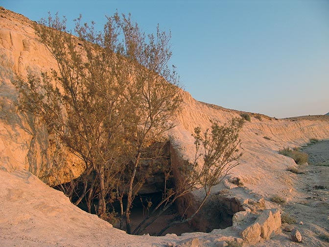 The water hole in Charabat Mankushiye, Israel 2006