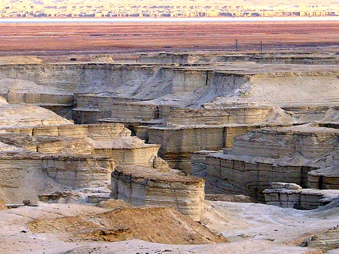 Shapes of Lisan formation by twilight in the southern Dead Sea, 2001