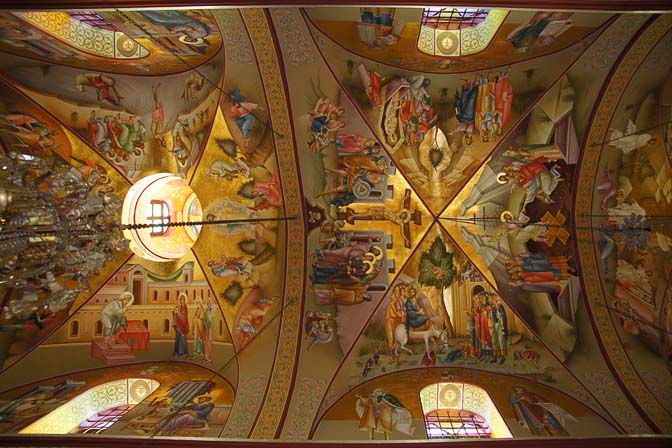 התקרה בכנסיית ההשתנות (המטמורפוזה או מר אליאס) היוונית-אורתודוקסית בפסגת הר תבור, שביל ישראל ודרך הבשורה, הגליל התחתון 2011