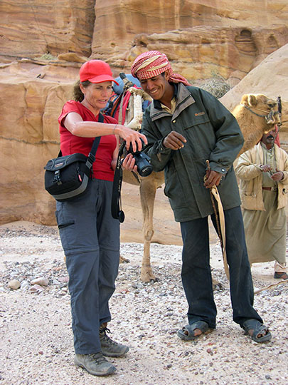 The Bedouin enjoys watching his picture in my camera, Wadi Aheimir 2006 (photographed by Aviv Halman)