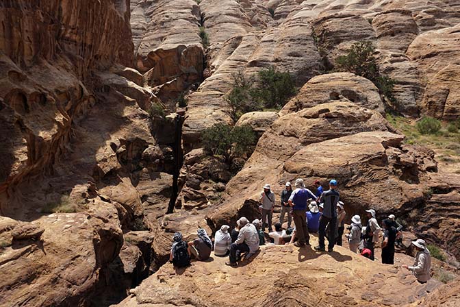 The guys look at the dark crevice of Nakeb Shkara, 2017