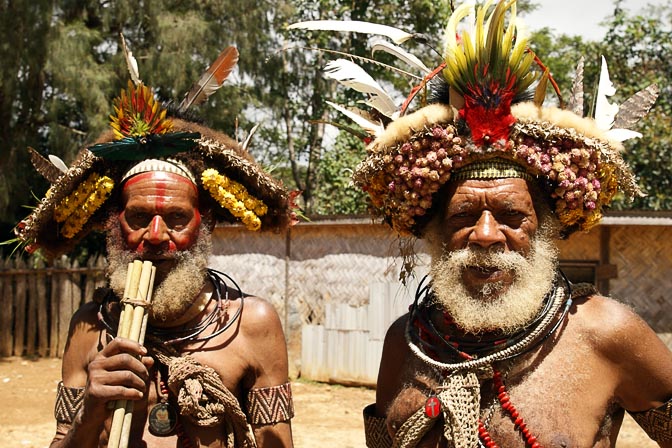 Huli Tribe wigmen in their everyday attire, Tari 2009