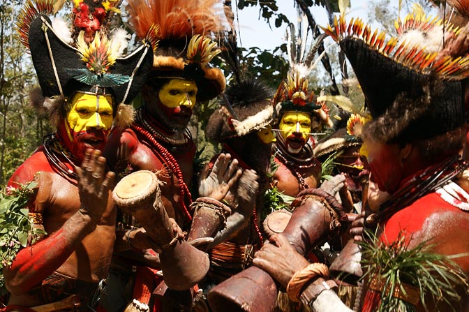 Huli Tribe wigmen play the Kundu drums in a singsing (cultural show), Tari 2009