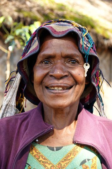 A local woman with a hat and a string of bag on her head, Polga 2009