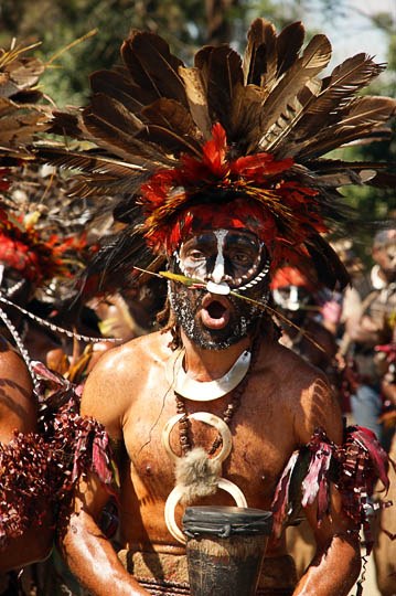 A man from Chimbu Province singing, at The Goroka Show 2009