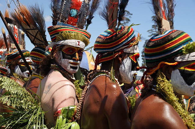 Itai from Israel, with the Kopi men from Polga Village in the Western Highland Province, at The Hagen Show 2009