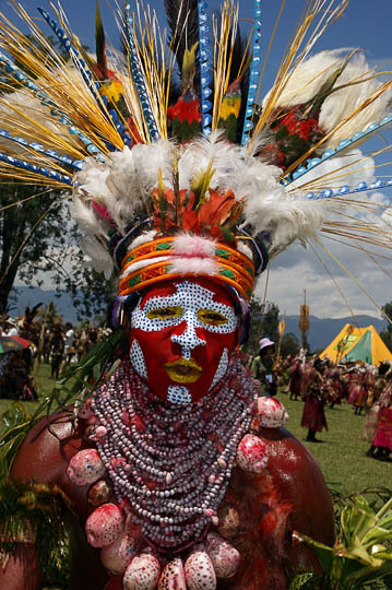 A woman, from Hagen Central in the Western Highland Province, singing at The Goroka Show 2009